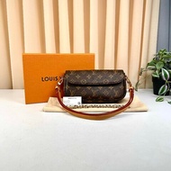 LV  LV/路易威登 ivy老花鏈條腋下包單肩斜挎手提包   經典老花配棕色皮革 金色五金配件