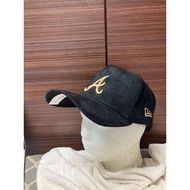 NE 9 Forty K Suede Atlanta Braves Black Cap Tan Logo Buckle Strapback Size M/L (57.7cm to 61.5cm)