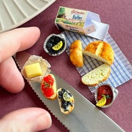 迷你麵包套裝，搭配紅魚子醬和黑魚子醬