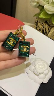 頂版小香23P復古綠色亞克力雙C方塊金色耳釘耳環