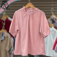 Nabee queeny เสื้อแขนสั้น คอระบาย ดีไซน์สวยหรู สวยไฮโซ งานขึ้นห้าง พรีเมี่ยมสุดๆ งานป้าย proud by u