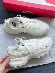 Nike TC7900 純白色 全新 官方正品💖原廠鞋盒 穿一次拍照 無髒污 便宜出售✨