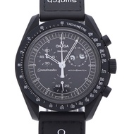 近全新歐米茄 x Swatch 史努比登月任務系列超霸石英腕錶，黑色錶盤，1303OMEGA