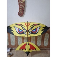 Quality yellow owl 1m7 kite with 300m string.