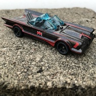 HOT WHEELS BATMAN BATMOBILE