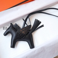 Handmade Small Horse Charm พวงกุญแจเครื่องประดับรถเหมาะสําหรับ Hermès กระเป๋าจี้อุปกรณ์เสริมแท้ Rode