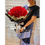 💐預訂鮮花花束 💍求婚花束 🎂生日花束❤️50枝紅玫瑰花  🌹花材：50枝紅玫瑰，早鳥價：$1088(包送貨) 📐花束高度約55cm 💡LED燈+$15 📝心意卡+$8 🪧生日/周年紀念/畢業插牌+$