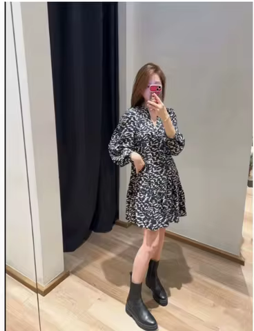 24 Year Autumn and Winter Mini Skirt Dreamy Leopard Print Seven Quarter Sleeve Loose Slimming Round 