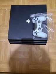 PS4 Pro(1TB) 連一個99%新黑PS4手掣+ 6隻遊戲