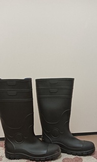 安全水鞋(高，中筒，鋼頭，鋼底)超輕，我哋營業至夜晚9點