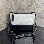 CHANEL 流浪包大號 黑拼白色