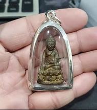 (屈術他)  金龍藥師佛 
佛歷2543龍婆滿及屈術他廟一眾高僧開光
連G-pra保證咭及開關銀殼(防水膽)
(如假包退，永久有效)