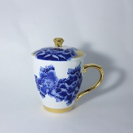 青花局部鎏金富貴牡丹馬克杯