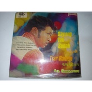 Piring Hitam Vinyl EP Tiar Ramon