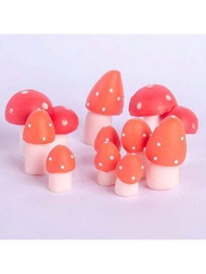 紅色蘑菇造型軟陶蛋糕裝飾套裝，包括多種可愛動物玩偶蛋糕裝飾