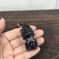 【御古齋】精選天然 九頁岩瑪瑙 咬錢貔貅 天眼珠 項鍊 掛件 佛教聖物 招財開運 驅邪避凶 平安件 0807