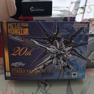 metal robot strike freedom gundam 突擊自由高達