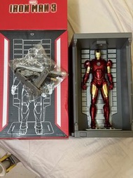 1:10中動Iron Man 可着光裝甲格納庫連地台