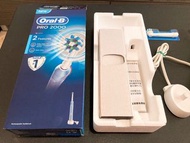 Oral-B Pro 2000 德國百靈歐樂B電動牙刷