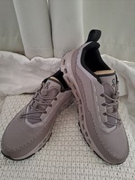 On Cloudaway 2 淺灰色運動鞋