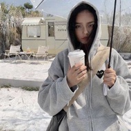 Comme des Garcons Play川久保玲官網同步新款愛心刺繡男女情侶同款連帽拉鍊衛衣外套 秋冬季 保暖 Parka Jacket 件褸 外褸 風褸 防風 外套 (By. HARAJUKU_