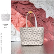 Issey Miyake Growth Handle Tote Bag Large Body and Cushion Handle Fashion Exquisite Light Luxury Trendy Handbag Size: 26.5 * 43 * 14cm