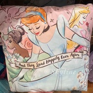 🔆香港迪士尼代購 🎡公主 毛毯 抱枕 Cushion