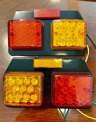 ไฟราวข้าง รถบรรทุก ทรงเหลี่ยม แป้นเหล็กดำ ระบบไฟ 12v และ 24v (ราคาต่อแป้น)