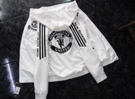 Áo khoác gió clb MU ( Manchester United) màu trắng đen 2024/ 25 full logo lưng- nón tháo rời
