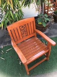 Sukthongแพร่ เก้าอี้ไม้สัก 50x54ซม.สูงถึงพนักพิง 85ซม. เก้าอี้ห้องรับแขก เก้าอี้เข้าชุดโซฟา พนักพิงลายไทย สีสักน้ำตาลส้มเคลือบเงา SUKP-369