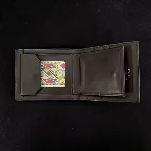 Card to Wallet Bayer Type-Hip Stage Magic Tricks Signed Card Appear in Wallet Close Up Magia Magicia