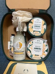 [全新] Body Shop - 杏仁奶身體滋潤套裝 (杏仁奶蜂蜜沐浴乳, 潤膚霜, 磨砂, 潤手霜）