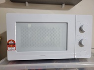 小米微波爐20升，九成新，$200蚊，沙田區自取。麻烦联络蕭先生93884252