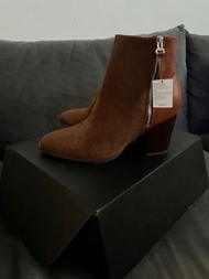 Twenty eight shoes/ boot