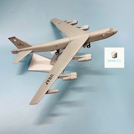 B-52 Stratofortress Airplane Model Specialized in Fighter Plane 29CM High Quality 1/200 Scale