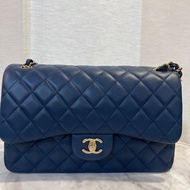 Chanel 藍羊皮金釦Jumbo Coco