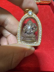 龍婆浸蘭 – 2546 象神小立尊