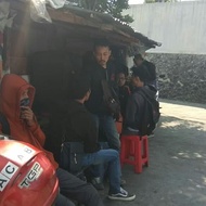 Warung kopi dan lain" indomie rebus roti bakar gorengan