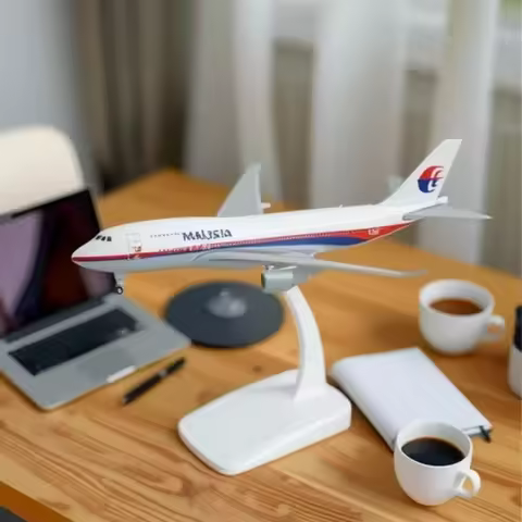 20cm B747 Malaysia Airlines Model B747 Die-casting Alloy Metal Airplane Toys & Landing Gear Hobby