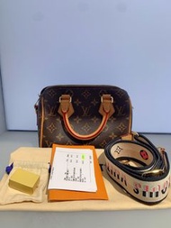 Lv speedy20尺寸/ Size ：20x16cm 配件 /Accessories:鎖具、肩帶