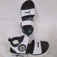 QC high-end shoes are white for babies