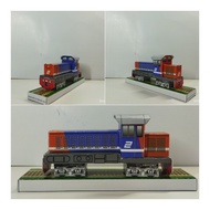 Miniatur Lokomotif Kereta BB 300 Merah