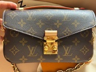 Lv pochette métis east west