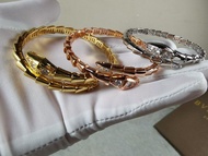 Bvlgari 首尾鑽蛇形手環