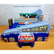 SUPER AUTO STATION LET'S PLAY WITH TOMICA TAKARA TOMY JAPAN PRELOVED