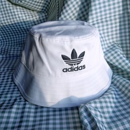 ⚠️清貨⚠️ ♡全新正貨 Adidas Originals 刺繡Logo白色漁夫帽 FQ4641♡Unisex Bucket Hat in White with stitch logo♡nike ka