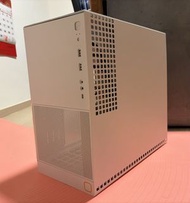 白色 ATX 機箱