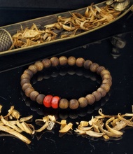 海南種植綠奇楠 + 四川錦紅料南紅瑪瑙 7mm 沉香手鍊 ( HKA2306 )