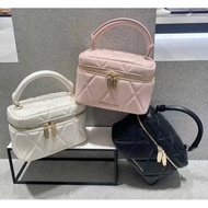 Free Box Tas ck Arwen Quilted Top Handle Bag