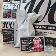 POP MART 泡泡瑪特 Mega Space Molly 太空人 Molly × KennysworkSpace molly 100％ Series 01 Christmas 聖誕